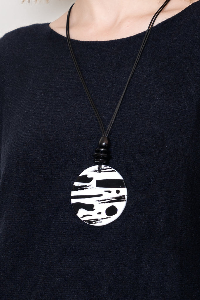 Black & White Circle Necklace - The Wardrobe - The Wardrobe